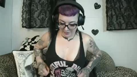 Snapshot of missy_dee chatting on 05-02-26, 07:35 Missy Dee online show from 05-02-26, 07:35