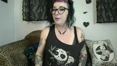 Snapshot of missy_dee chatting on 05-12-26, 06:21 Missy Dee online show from 05-12-26, 06:21