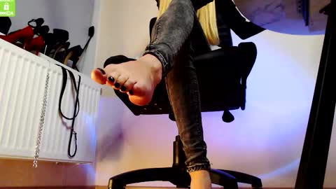  Mistress Alice  online show from 09-14-25, 05:12