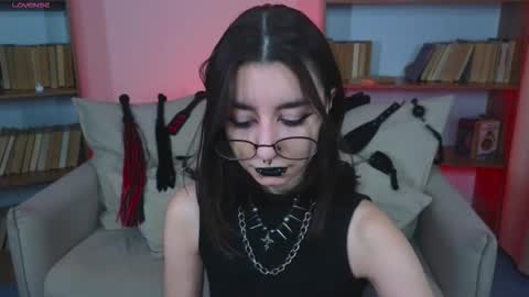 Snapshot of mistress__marcelline chatting on 09-13-25, 09:53 Marcelline online show from 09-13-25, 09:53