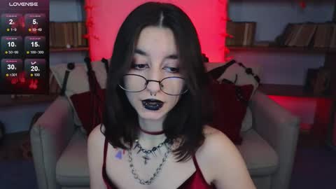 Snapshot of mistress__marcelline chatting on 09-17-25, 09:33 Marcelline online show from 09-17-25, 09:33