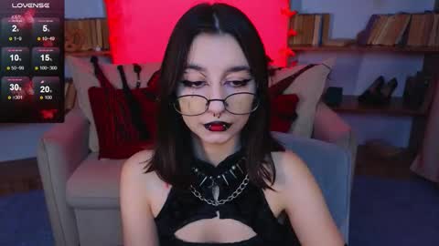 Snapshot of mistress__marcelline chatting on 09-30-25, 05:56 Marcelline online show from 09-30-25, 05:56