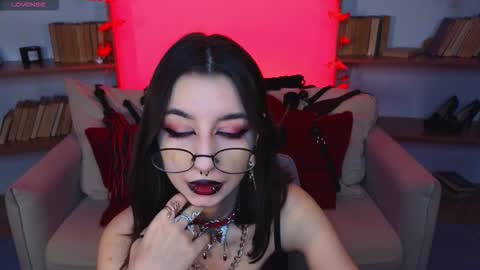 Snapshot of mistress__marcelline chatting on 10-08-25, 09:29 Marcelline online show from 10-08-25, 09:29