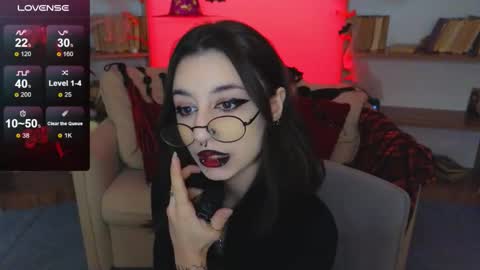 Snapshot of mistress__marcelline chatting on 10-19-25, 09:32 Marcelline online show from 10-19-25, 09:32