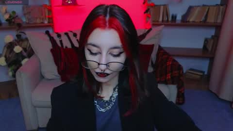 Snapshot of mistress__marcelline chatting on 10-25-25, 09:50 Marcelline online show from 10-25-25, 09:50