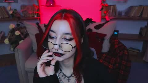 Snapshot of mistress__marcelline chatting on 10-26-25, 11:05 Marcelline online show from 10-26-25, 11:05