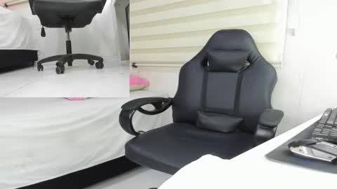 Snapshot of mistress_findom chatting on 10-11-25, 10:19 mistress_findom online show from 10-11-25, 10:19