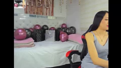 Snapshot of mistress_findom chatting on 10-29-25, 10:33 mistress_findom online show from 10-29-25, 10:33