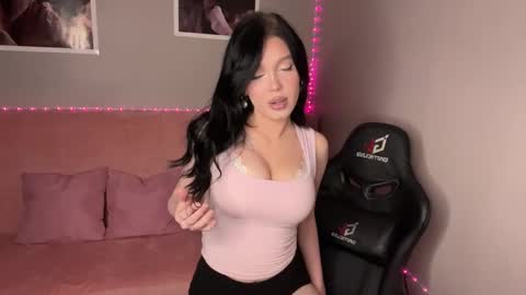 Mia online show from 09-22-25, 05:15