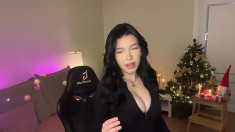 Mia online show from 12-20-25, 07:54