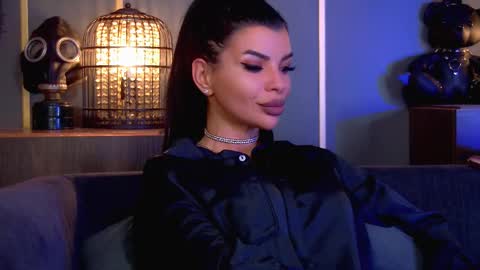 Elenia online show from 11-28-25, 03:47