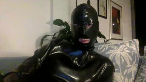 Snapshot of mistresslatexxx chatting on 11-10-25, 12:04 Bianca online show from 11-10-25, 12:04
