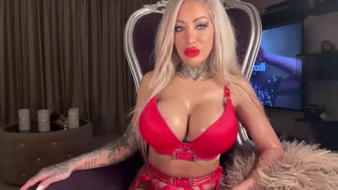 Snapshot of mistresssaida chatting on 06-10-26, 10:30 Mistress Saida online show from 06-10-26, 10:30