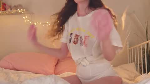 Snapshot of mita_mp4 chatting on 12-30-24, 10:43 Mita online show from 12-30-24, 10:43