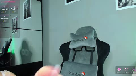 Snapshot of miumiumia chatting on 01-07-25, 02:31 Mia 3 online show from 01-07-25, 02:31