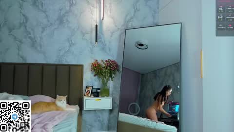 Snapshot of miumiumia chatting on 10-22-25, 12:16 Mia 3 online show from 10-22-25, 12:16