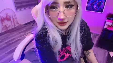 Snapshot of miwaviolet chatting on 06-13-26, 01:47 Miwa Violet online show from 06-13-26, 01:47