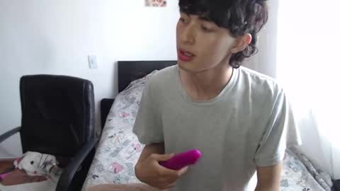 Snapshot of mixipeach chatting on 10-21-25, 12:28 Naomi and Nekorii online show from 10-21-25, 12:28