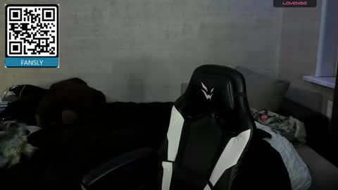 MeowMiku online show from 10-16-25, 05:47