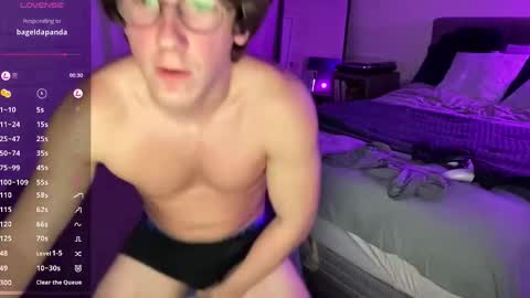 Snapshot of mizzo001 chatting on 11-03-25, 12:46 Leo online show from 11-03-25, 12:46