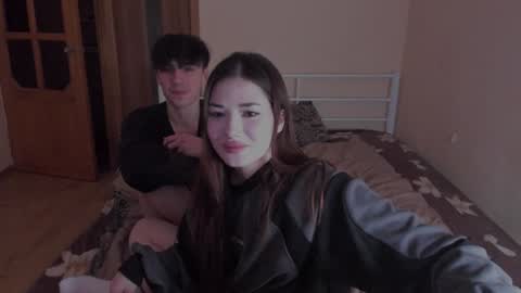 Snapshot of mmkakpoxyi22 chatting on 12-13-24, 01:37 alice and ray online show from 12-13-24, 01:37