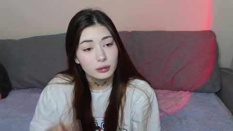 Snapshot of mmkakpoxyi22 chatting on 01-12-25, 11:15 alice and ray online show from 01-12-25, 11:15