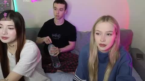 Snapshot of mmkakpoxyi22 chatting on 01-24-25, 08:54 alice and ray online show from 01-24-25, 08:54