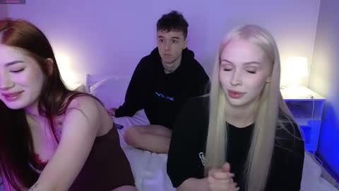 Snapshot of mmkakpoxyi22 chatting on 09-21-25, 07:59 alice and ray online show from 09-21-25, 07:59