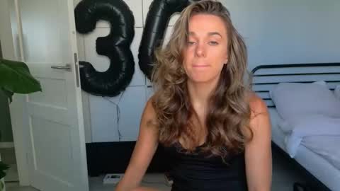 mmminnie online show from 09-09-25, 10:04