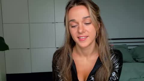 mmminnie online show from 09-18-25, 01:57