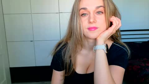 mmminnie online show from 04-01-26, 02:03