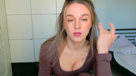 mmminnie online show from 04-22-26, 09:33