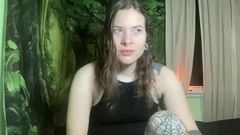 Snapshot of mo0n_goddess chatting on 11-19-25, 02:55 Misty online show from 11-19-25, 02:55