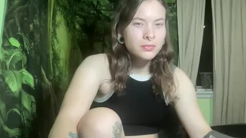 Snapshot of mo0n_goddess chatting on 12-16-25, 01:54 Misty online show from 12-16-25, 01:54