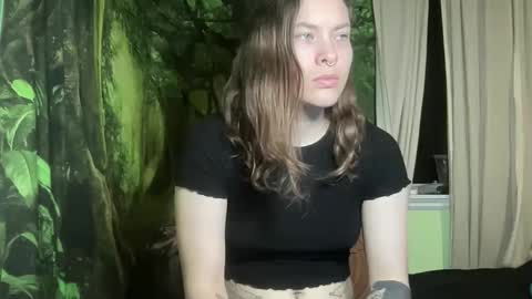 Snapshot of mo0n_goddess chatting on 12-22-25, 01:57 Misty online show from 12-22-25, 01:57