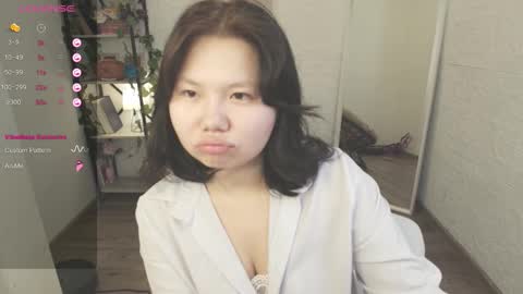 Snapshot of moana_light chatting on 10-14-25, 02:23 hey meet with me online show from 10-14-25, 02:23