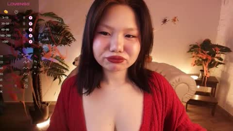 Snapshot of moana_light chatting on 10-22-25, 02:12 hey meet with me online show from 10-22-25, 02:12