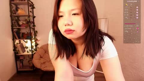 Snapshot of moana_light chatting on 11-19-25, 02:11 hey meet with me online show from 11-19-25, 02:11