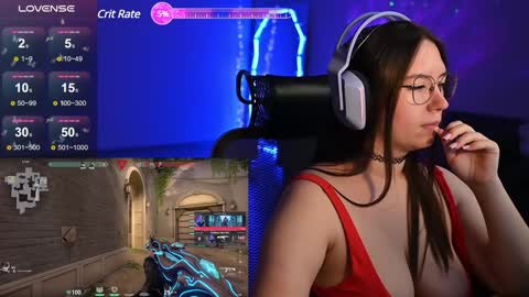 Snapshot of moaning___lisa chatting on 12-18-24, 01:48 to support follow the fanclub online show from 12-18-24, 01:48