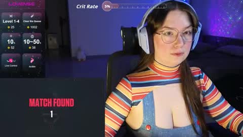 Snapshot of moaning___lisa chatting on 10-23-25, 08:35 to support follow the fanclub online show from 10-23-25, 08:35