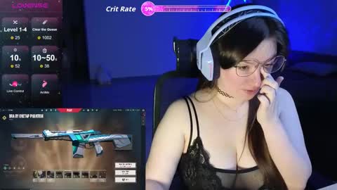 Snapshot of moaning___lisa chatting on 11-23-25, 02:55 to support follow the fanclub online show from 11-23-25, 02:55