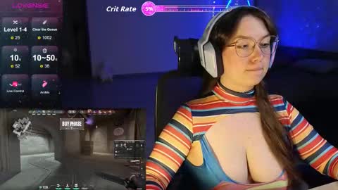 Snapshot of moaning___lisa chatting on 12-04-25, 09:12 to support follow the fanclub online show from 12-04-25, 09:12