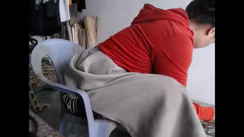 Snapshot of mochi199 chatting on 10-23-25, 02:33 mochi199 online show from 10-23-25, 02:33