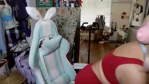 Snapshot of mochi_rainbow chatting on 12-29-24, 07:43 The Mochi Rainbow Variety Show online show from 12-29-24, 07:43