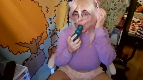 Snapshot of mochi_rainbow chatting on 01-24-25, 12:52 The Mochi Rainbow Variety Show online show from 01-24-25, 12:52