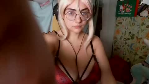 Snapshot of mochi_rainbow chatting on 02-27-25, 06:09 The Mochi Rainbow Variety Show online show from 02-27-25, 06:09