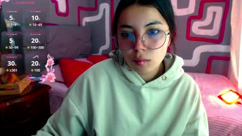 Snapshot of mochiluna chatting on 06-27-26, 12:44 Sofia online show from 06-27-26, 12:44