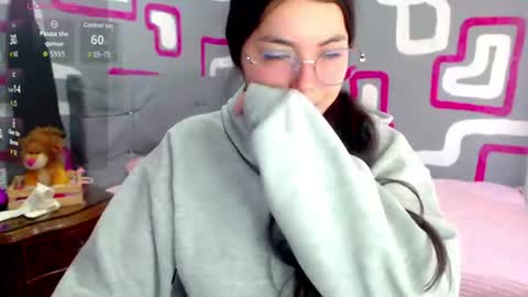 Snapshot of mochiluna chatting on 07-28-26, 12:48 Sofia online show from 07-28-26, 12:48