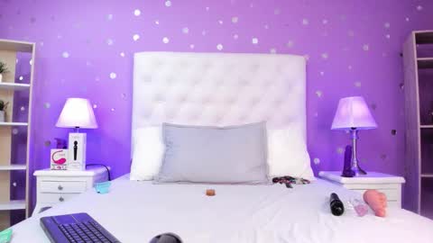 Sophia  online show from 10-18-25, 07:25