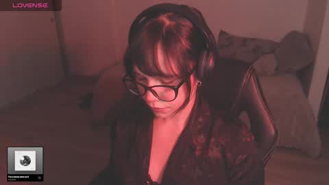 Snapshot of modjo_ chatting on 12-15-25, 03:00 Modjo online show from 12-15-25, 03:00